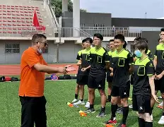 包含国际足球裁判培训体系延伸，打造“裁判中国梦”的词条