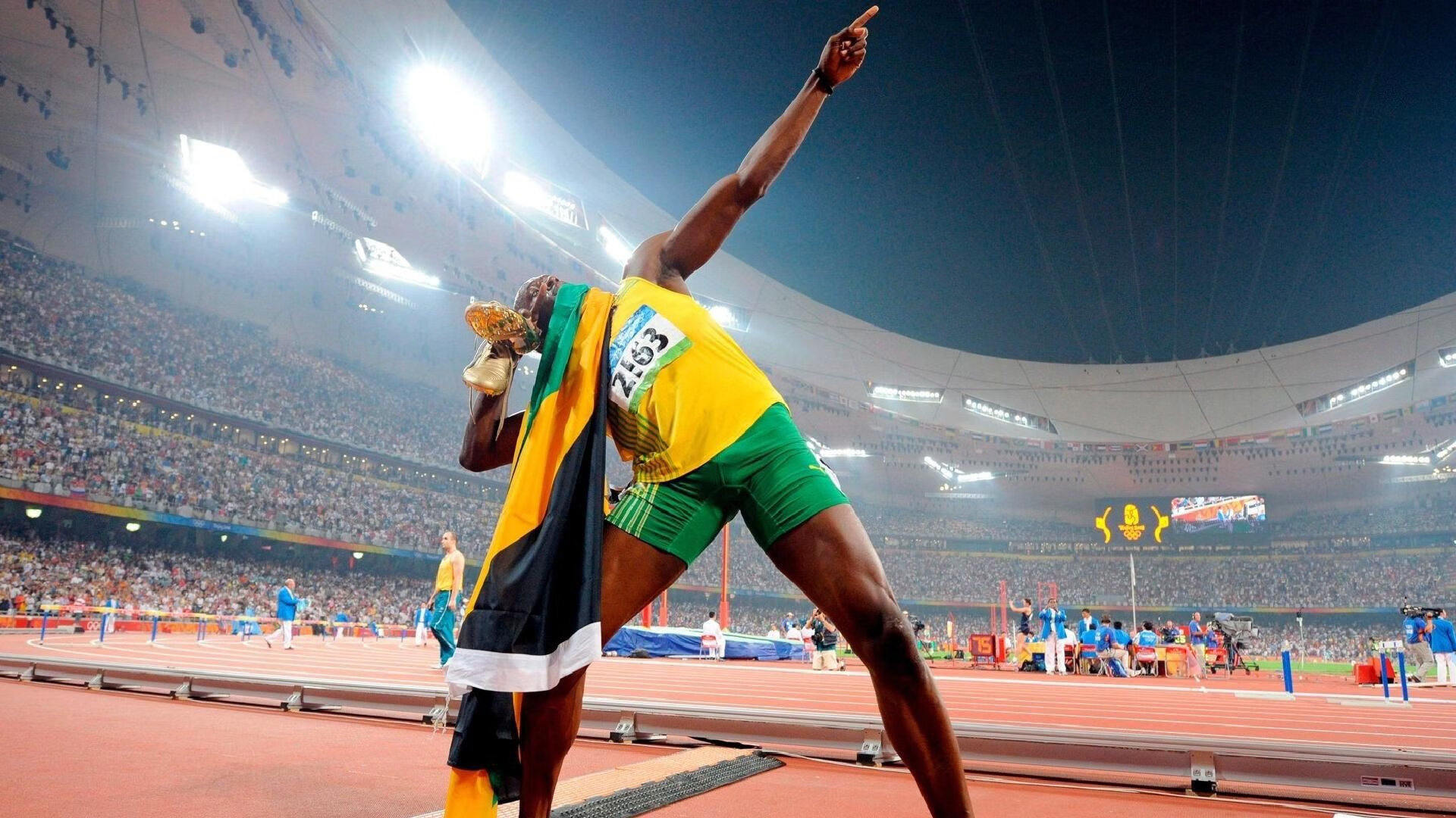 传奇骑手列车表演，骑术展示精彩纷呈，骑士骑车视频