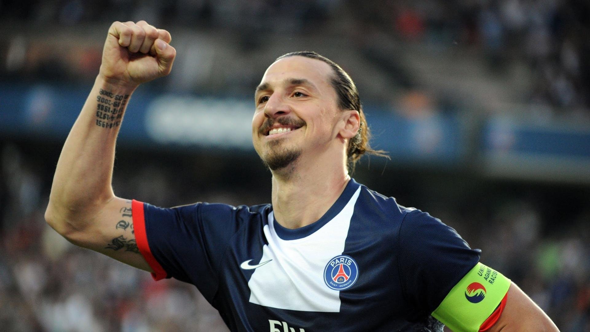 球员的“幕后”生活：日常训练和生活方式揭秘，职业球员的生活